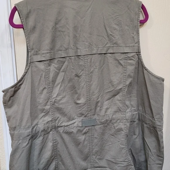 New olive green military style vest - Picture 4 of 4